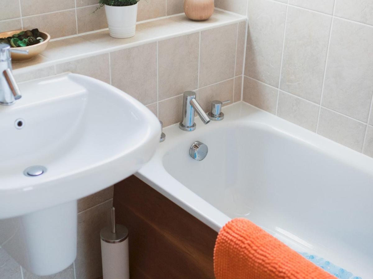 Pass The Keys Lovely 2-Bed Flat Glasgow Harbour Free Parking Ngoại thất bức ảnh
